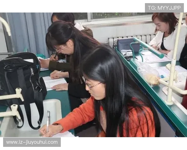 新强加入足球队后如何迅速融入团队并展现个人实力的成长历程